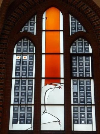 Elisabethkirche Langenhagen (19. Jahrhundert), Detail der Fenstergestaltung, Johannes Schreiter, 1992